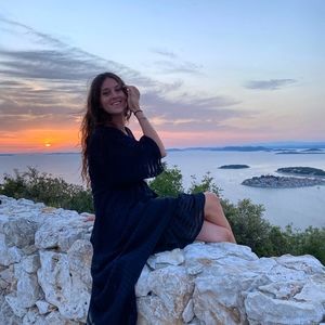 Meet your Posher, Emma